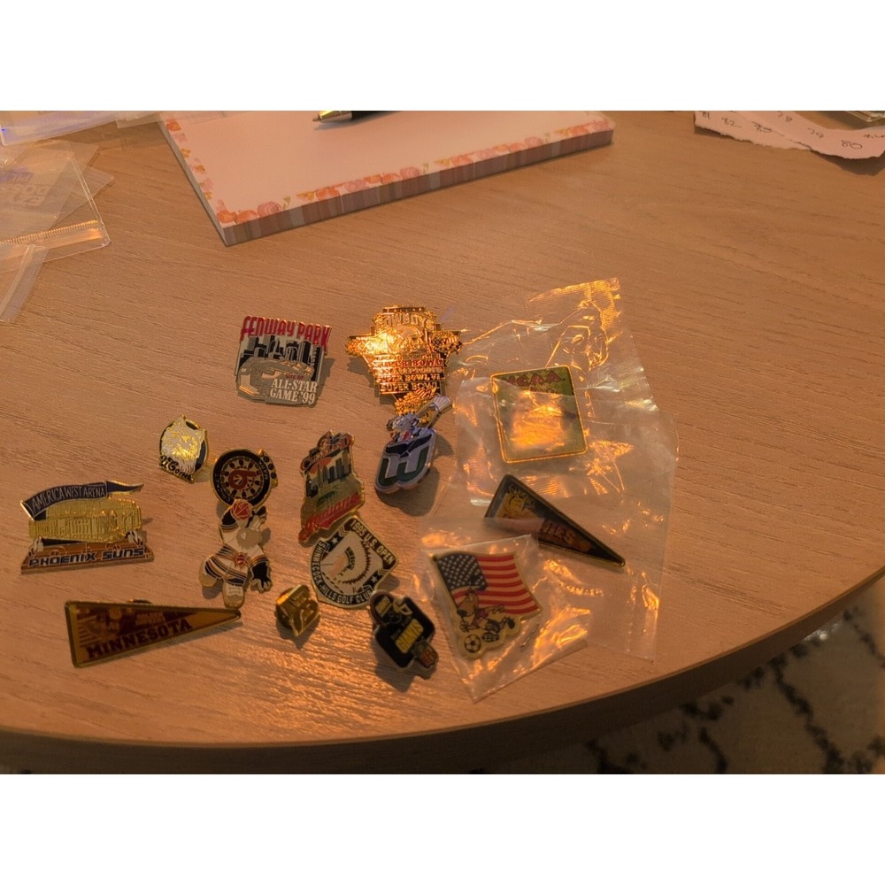 15 MISCELLANEOUS‎ PINS/MEDALS, PINBACKS, Sports Related